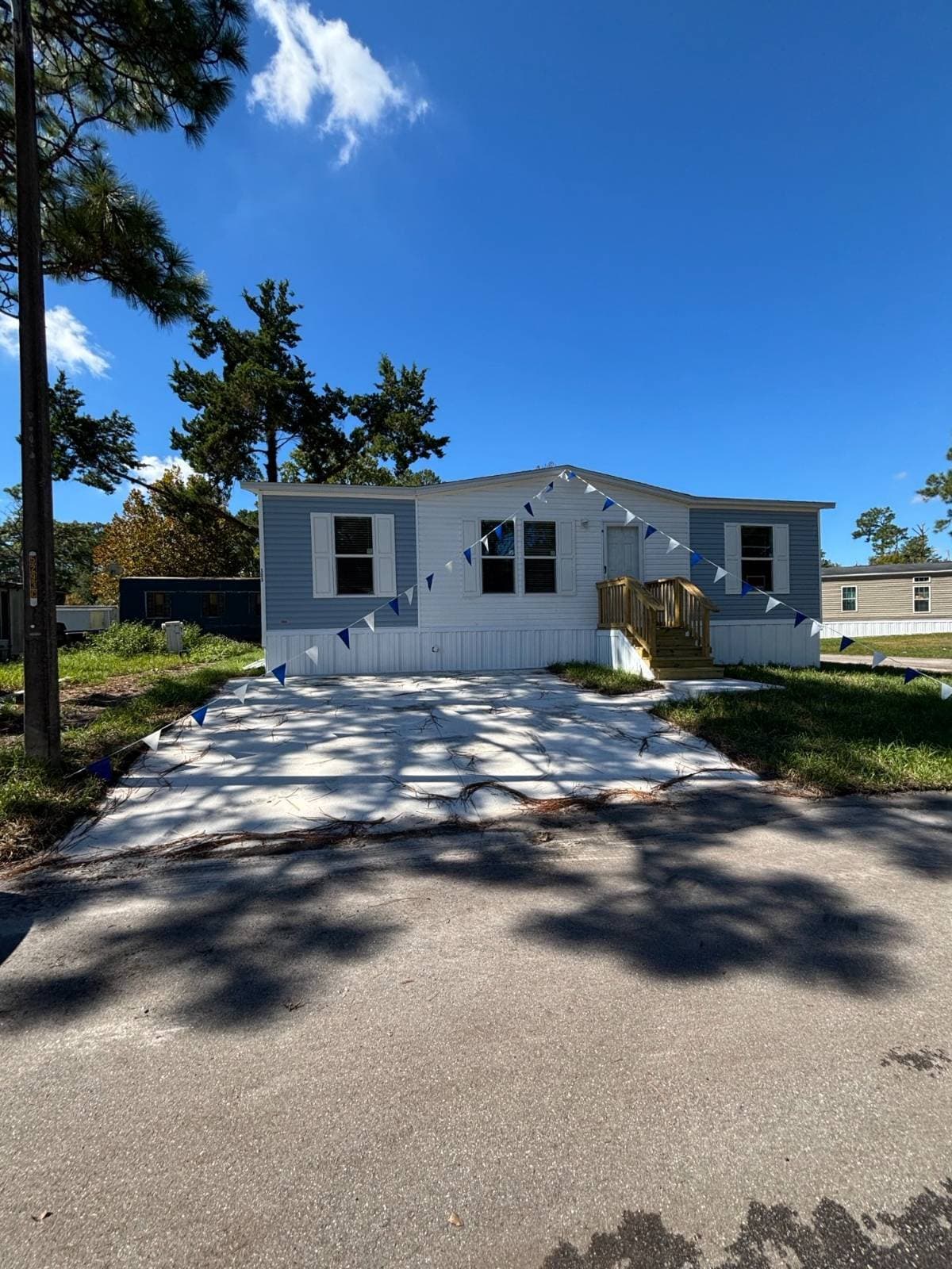 Manufactured home in Jacksonville, FL 32244