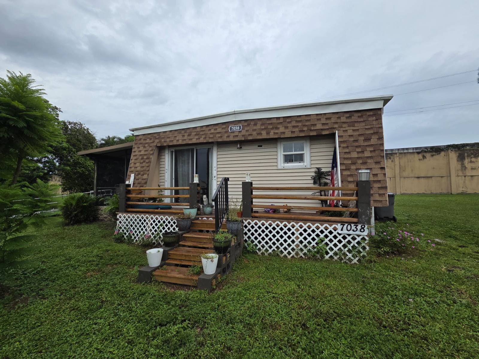 Manufactured home in West Palm Beach, FL 33404