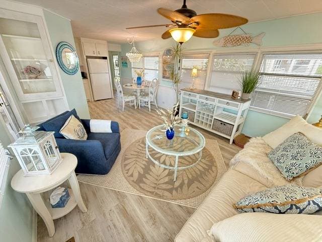 Manufactured home in Dunedin, FL 34698
