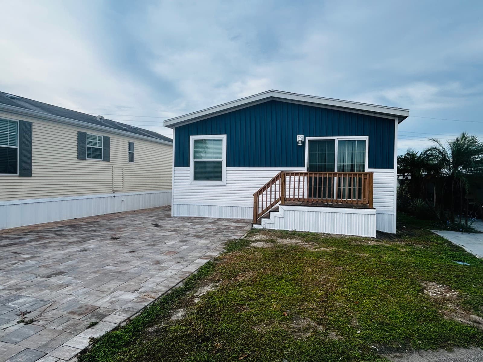 Manufactured home in Bradenton, FL 34207