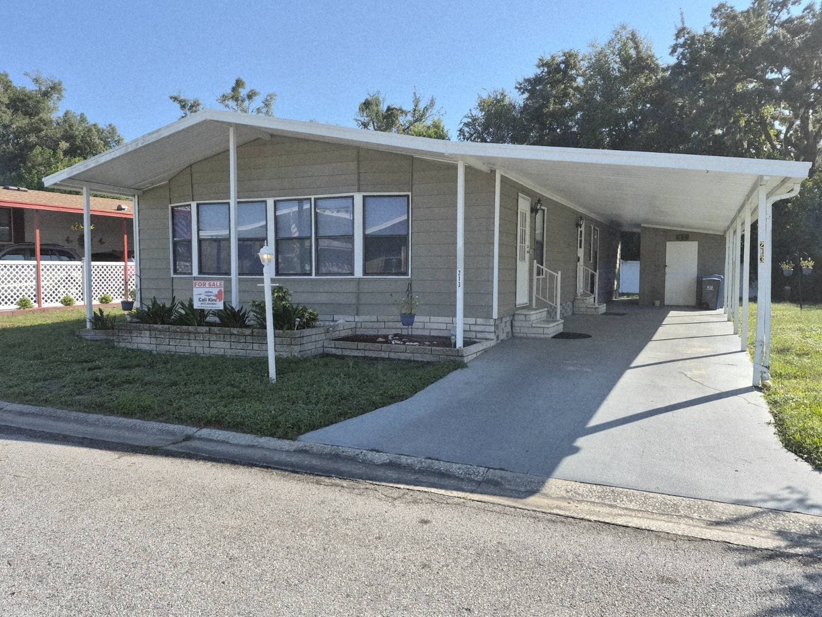 Manufactured home in Valrico, FL 33594