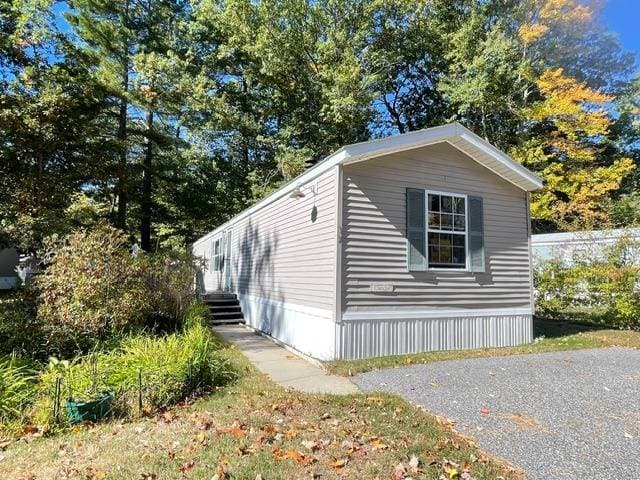 Manufactured home in Gorham, ME 04038