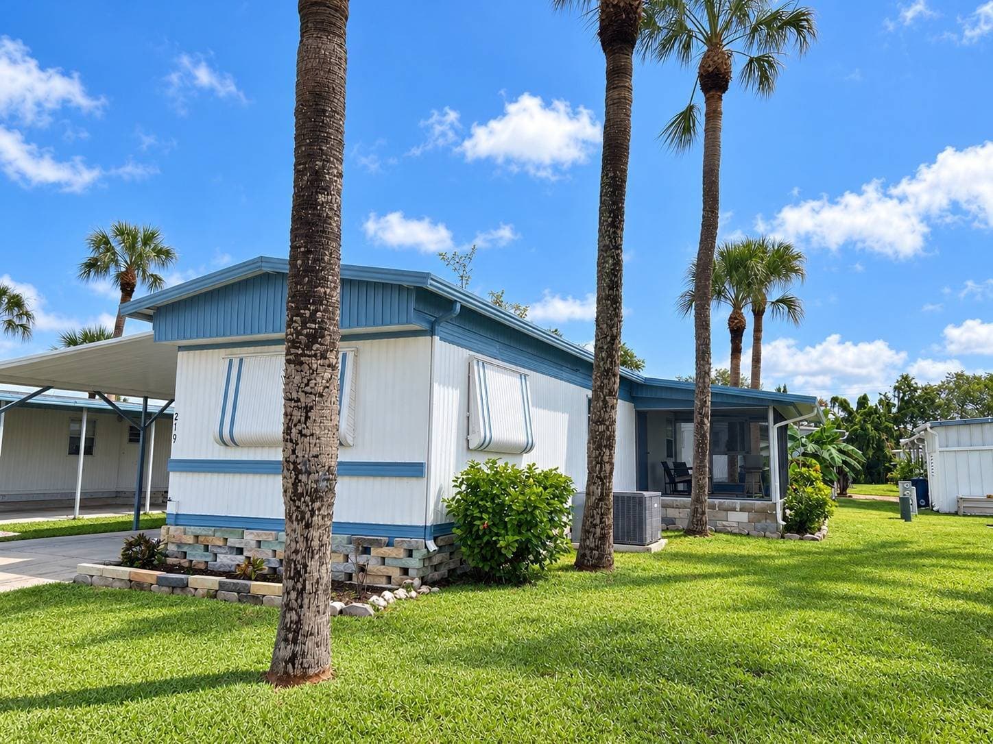 Manufactured home in Palmetto, FL 34221