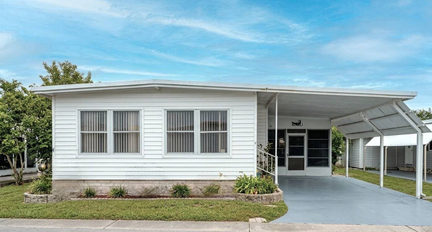 Manufactured home in Largo, FL 33771