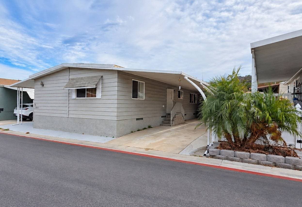 Manufactured home in Poway, CA 92064