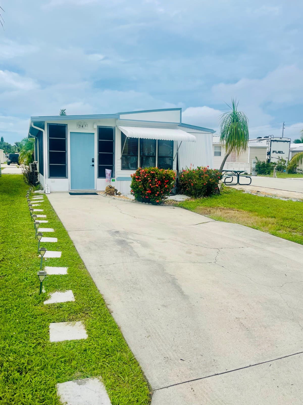 Manufactured home in Naples, FL 34110
