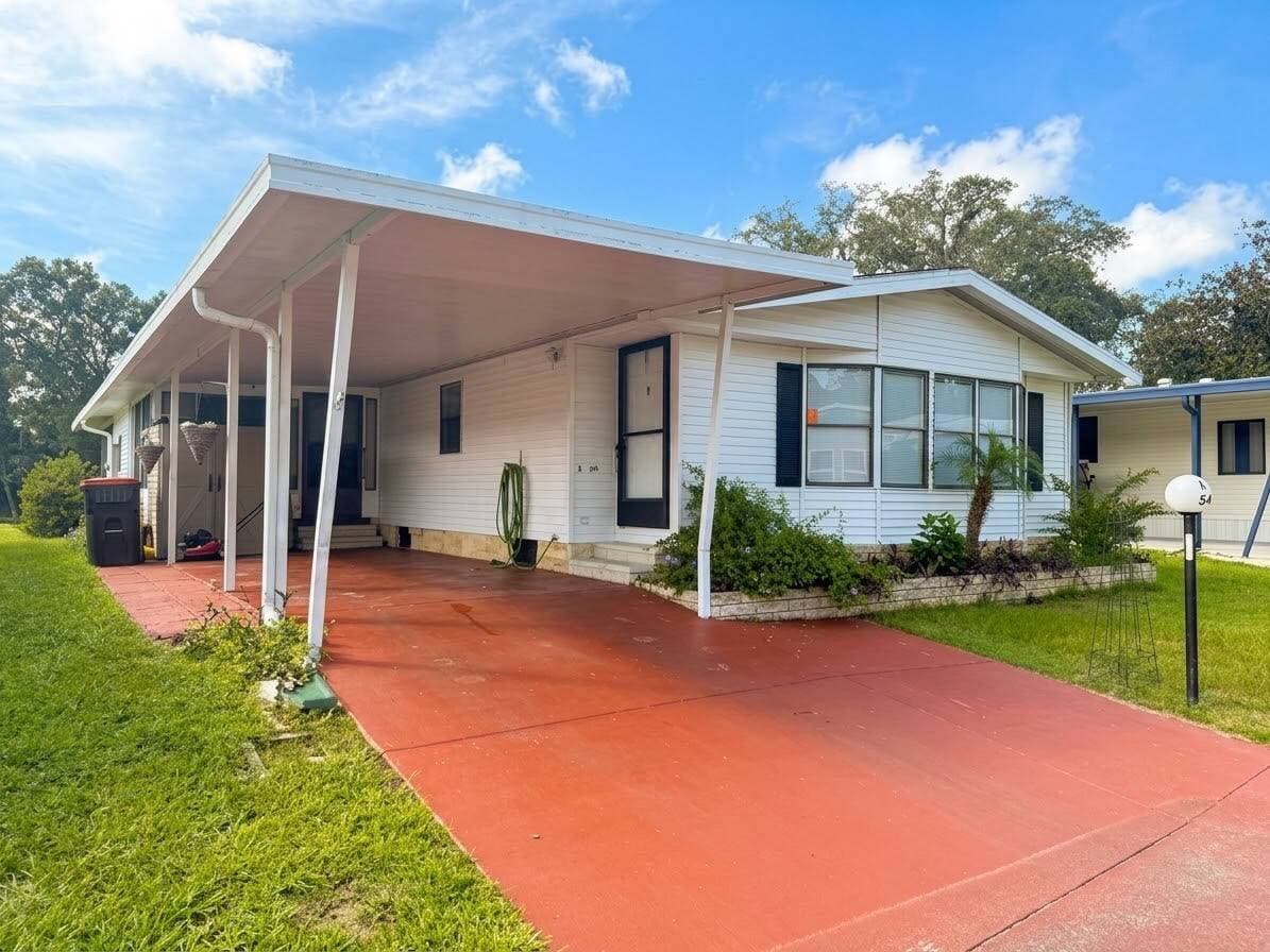 Manufactured home in Ocala, FL 34476
