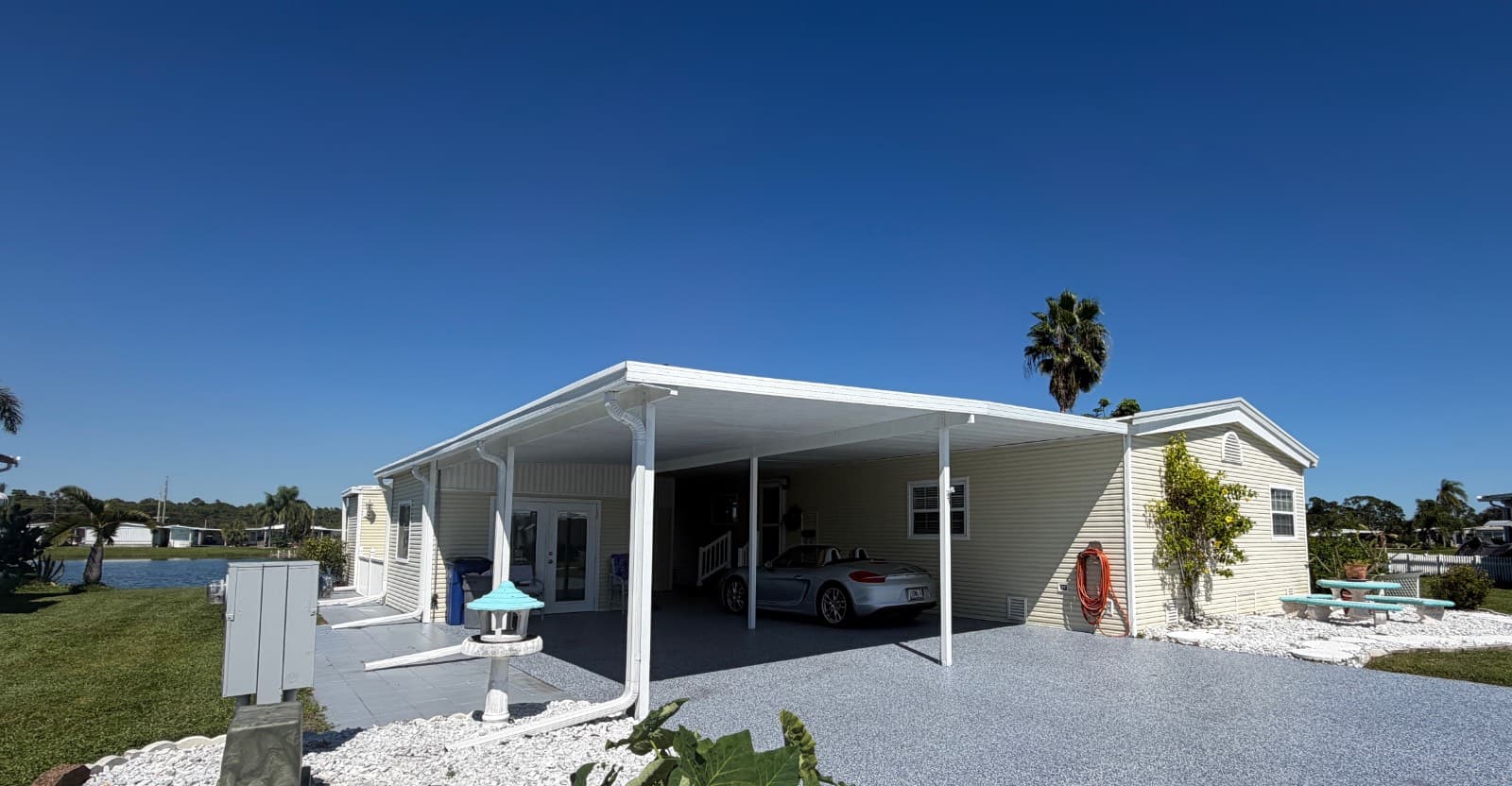 Manufactured home in N Ft Myers, FL 33917