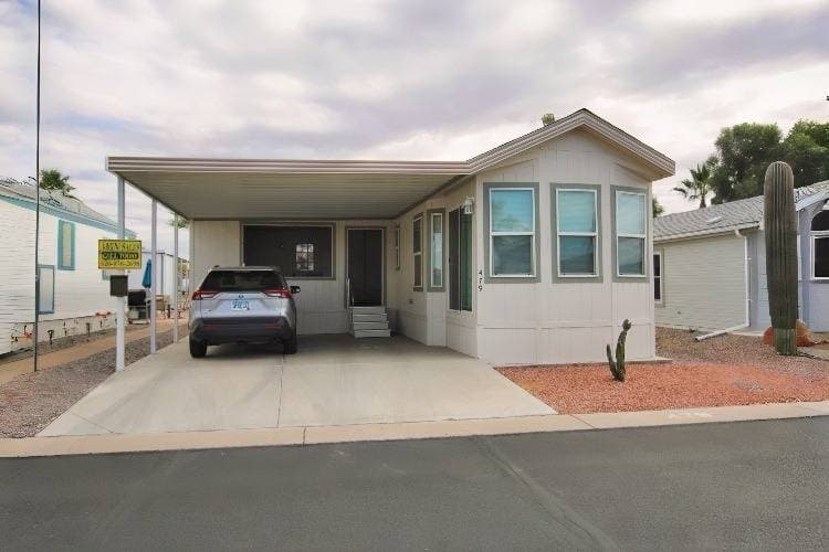 2 Bed, 2 Bath on Wide Lot