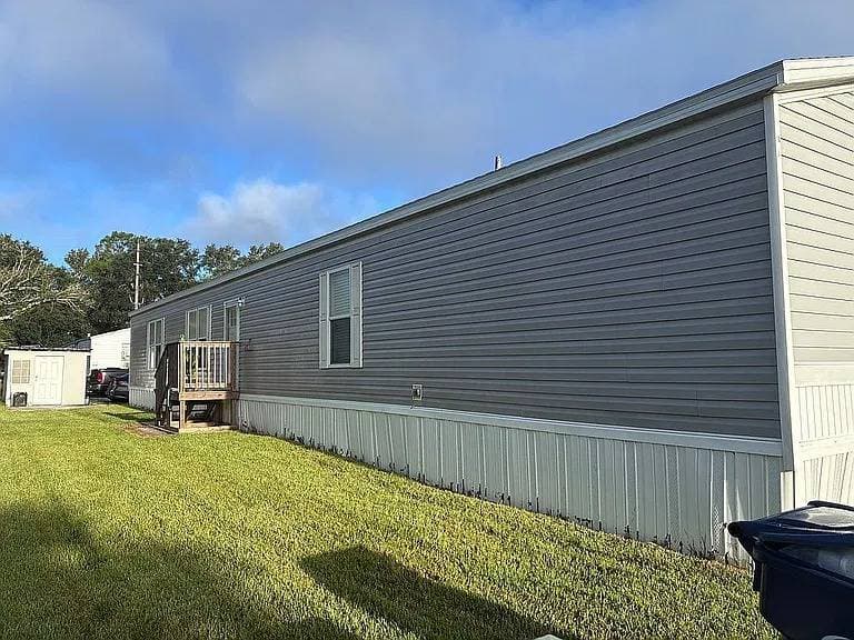 Manufactured home in Jacksonville, FL 32246