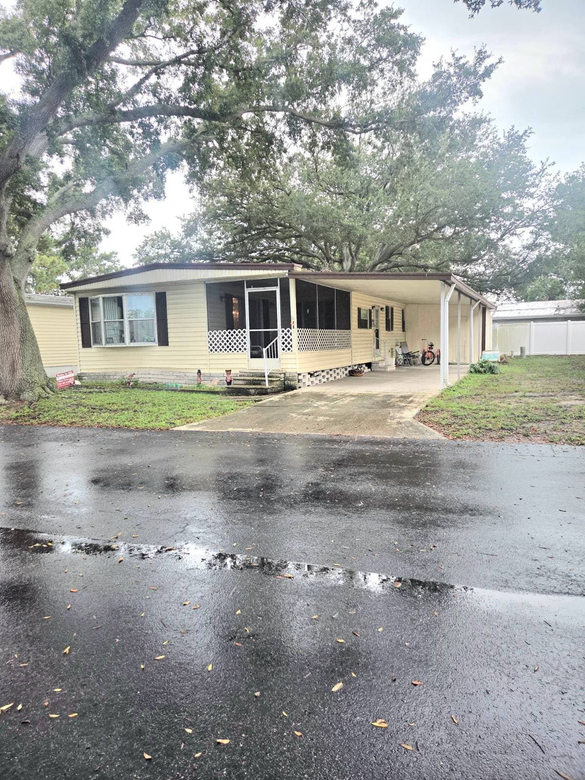 Manufactured home in Largo, FL 33771