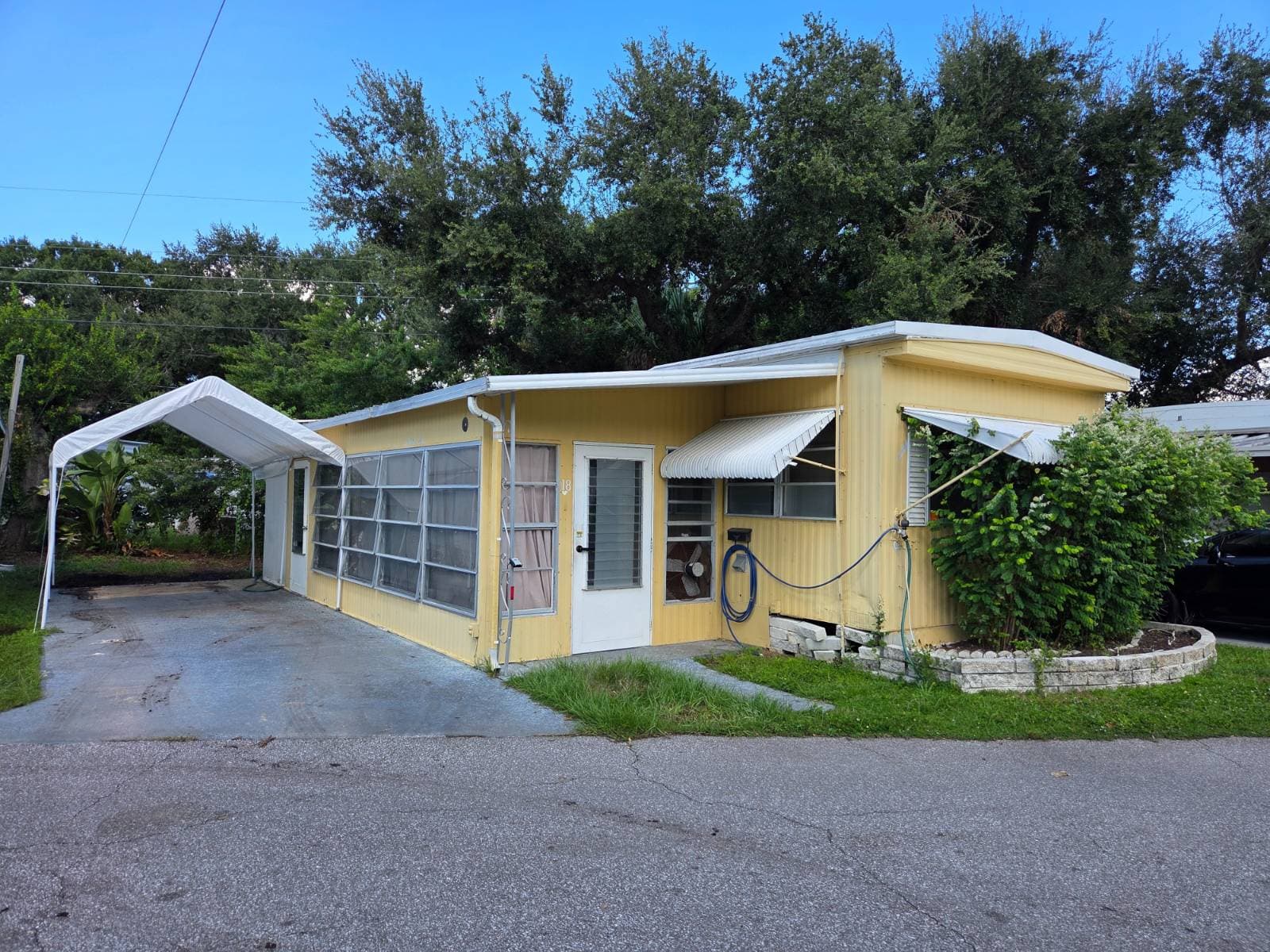 Manufactured home in Largo, FL 33778