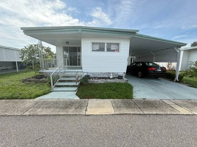 Manufactured home in Dunedin, FL 34698