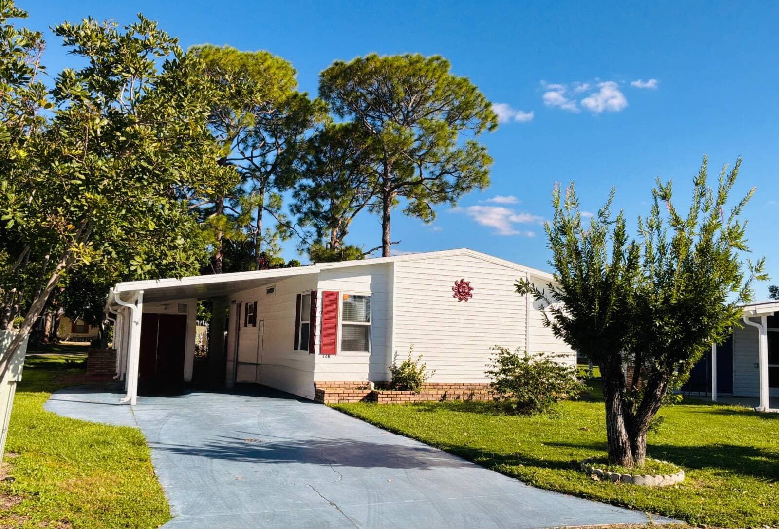 Manufactured home in North Ft Myers, FL 33903