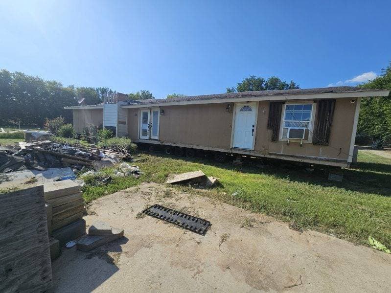 Manufactured home in NEWARK, TX 76071