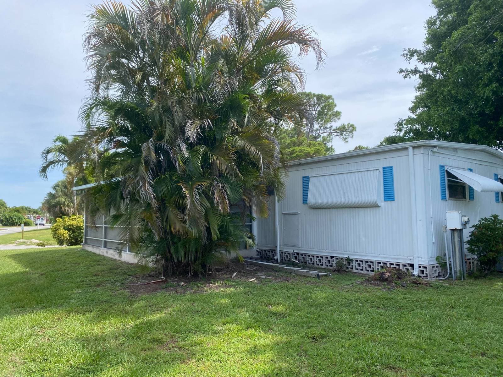Manufactured home in Lantana, FL 33462