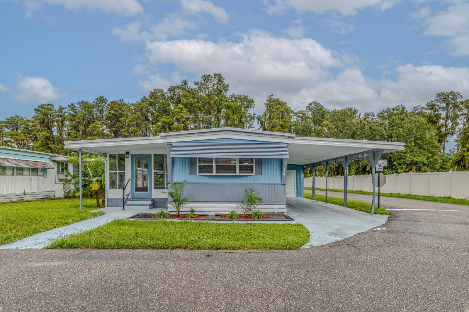 Manufactured home in Groveland, FL 34736
