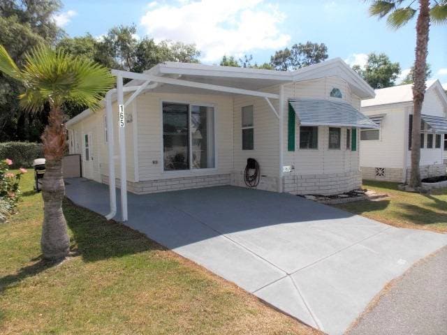 Manufactured home in Zephyrhills, FL 33540