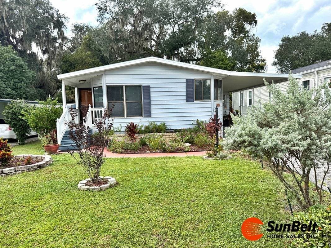 Manufactured home in Leesburg, FL 34748
