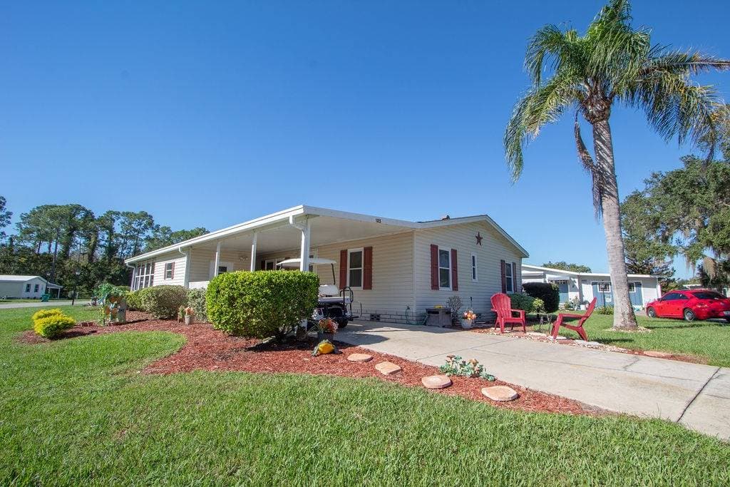 Manufactured home in Leesburg, FL 34788