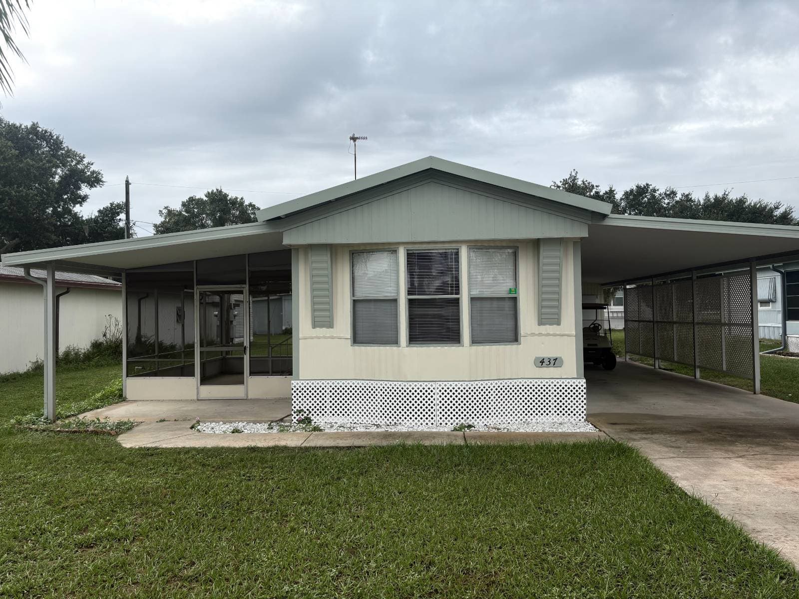 Manufactured home in Frostproof, FL 33843