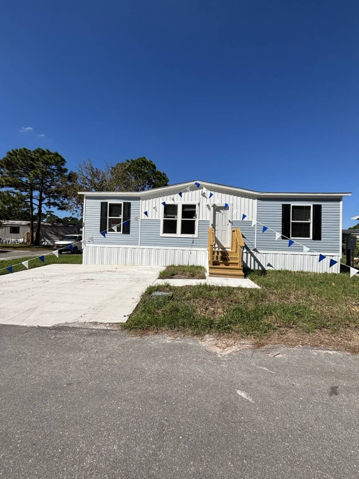 Manufactured home in Jacksonville, FL 32244