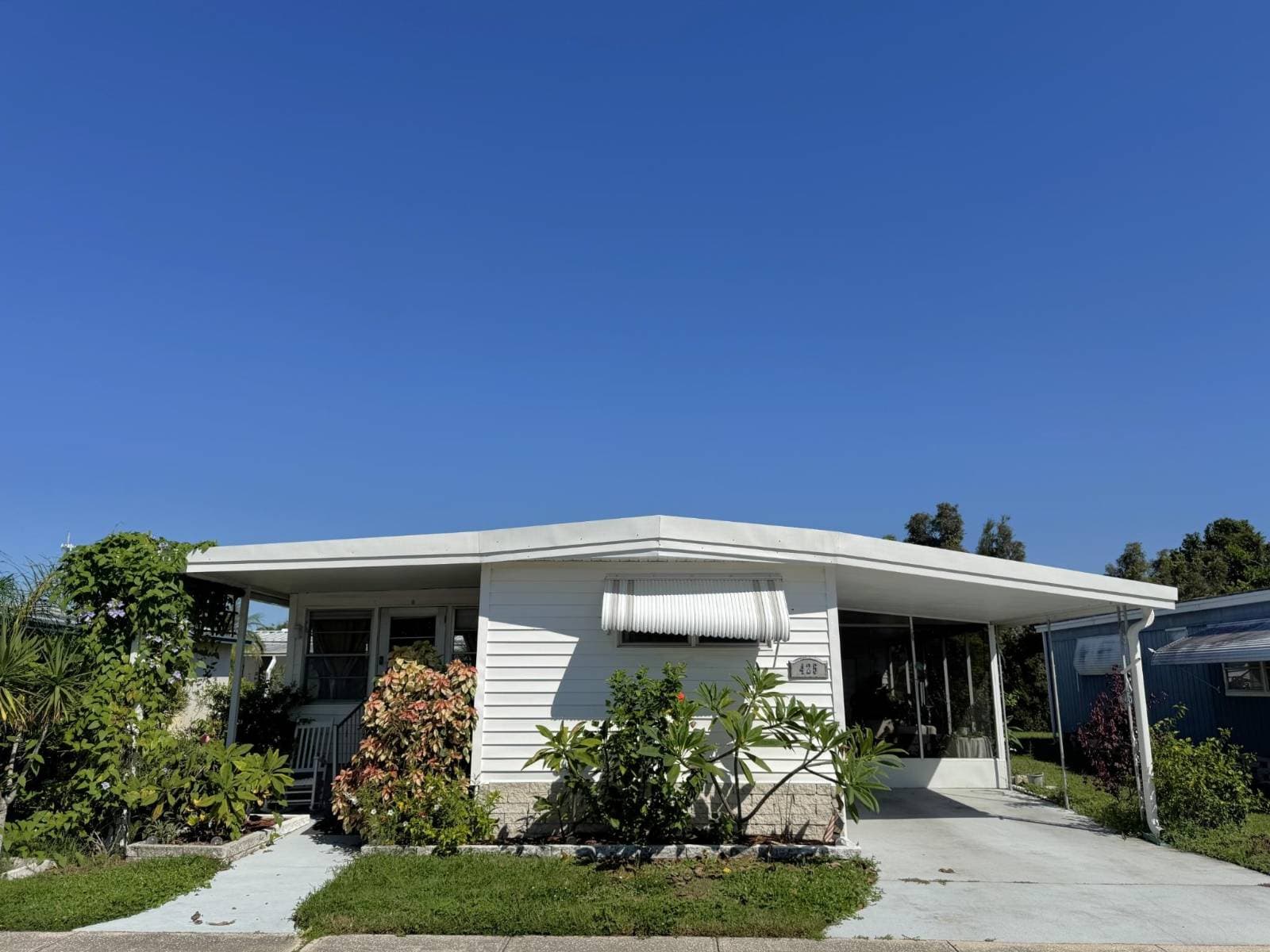 Manufactured home in Dunedin, FL 34698