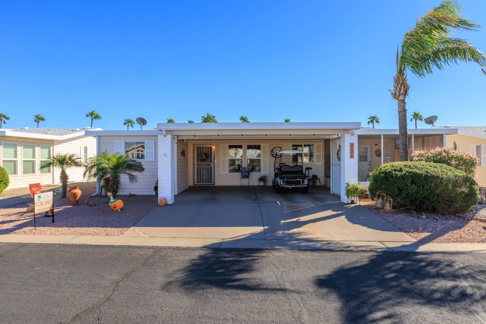 Manufactured home in Apache Junction, AZ 85120