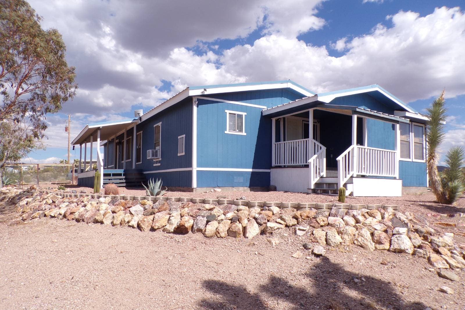 Manufactured home in WHITE HILLS, AZ 86445