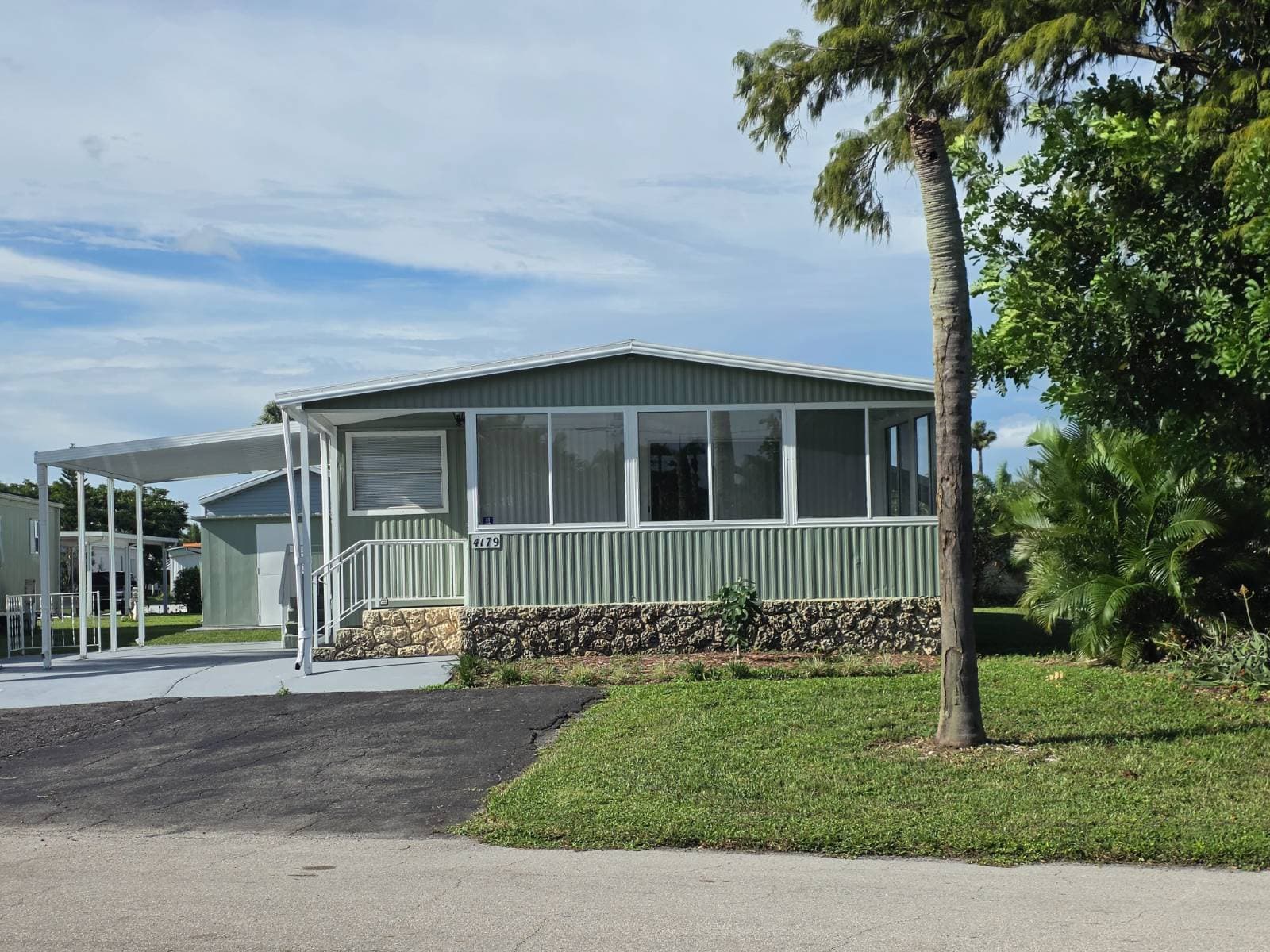 Manufactured home in West Palm Beach, FL 33404