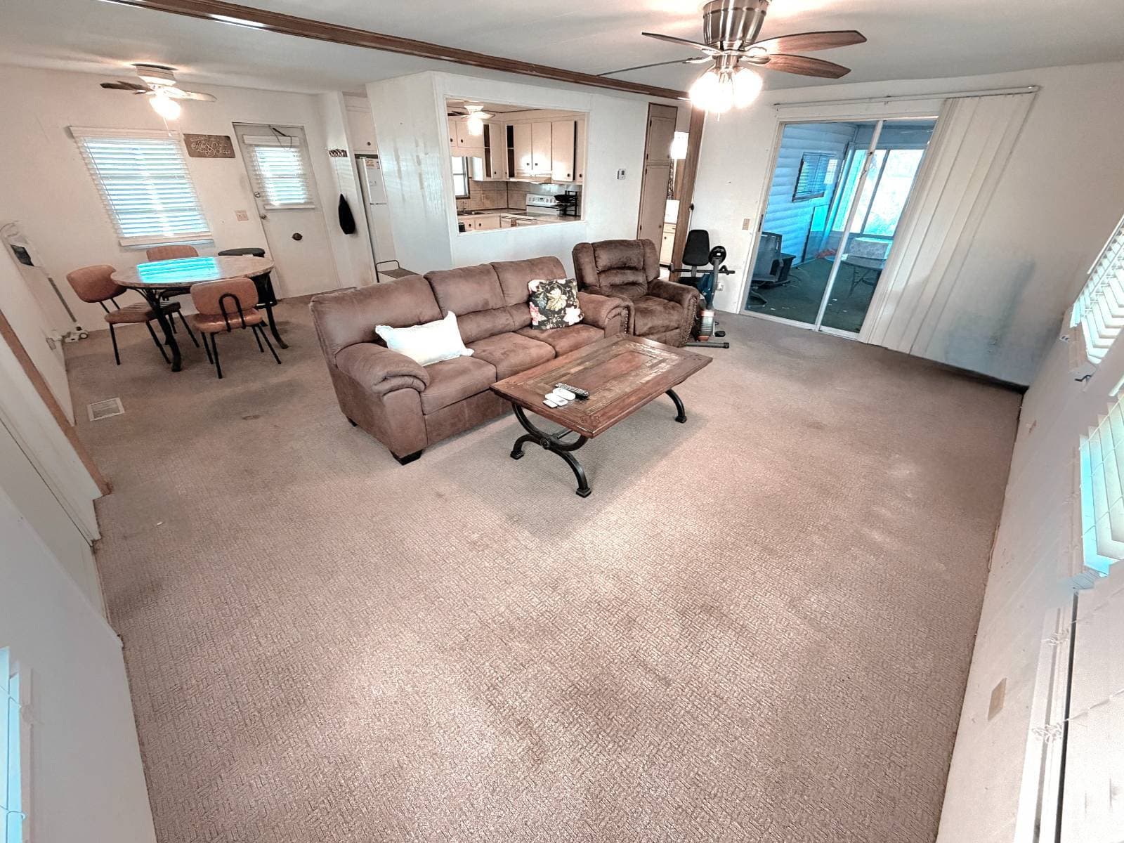 Manufactured home in Largo, FL 33771