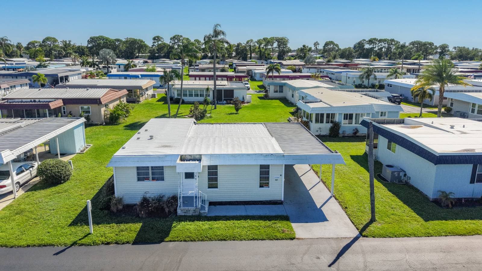 Manufactured home in Largo, FL 33771