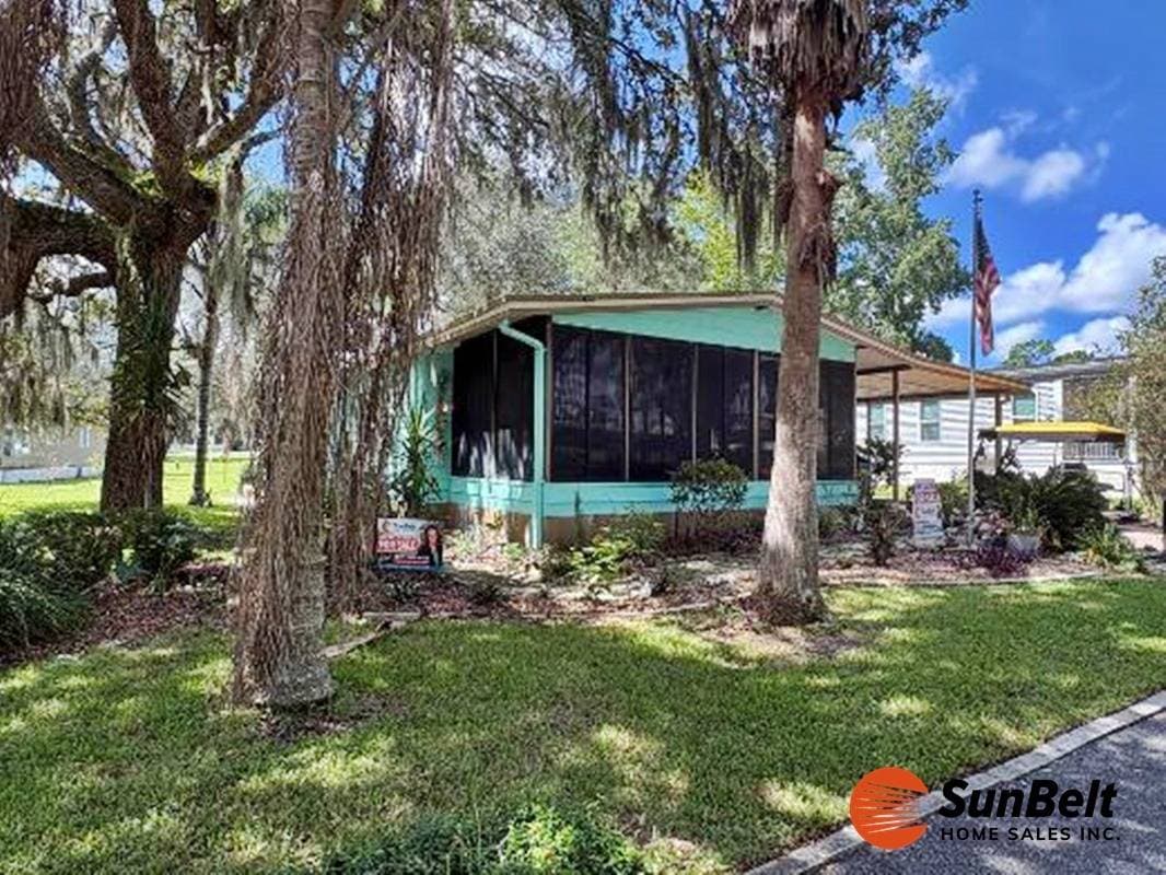 Manufactured home in Ocala, FL 34472