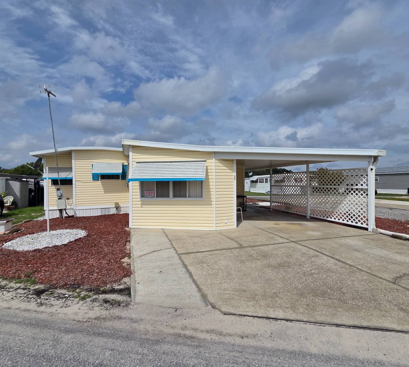 Manufactured home in Leesburg, FL 34748