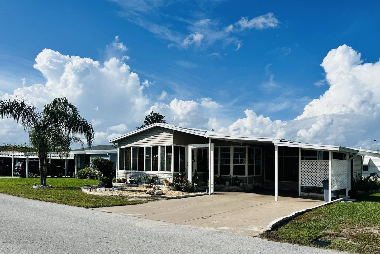 Manufactured home in Zephyrhills, FL 33542