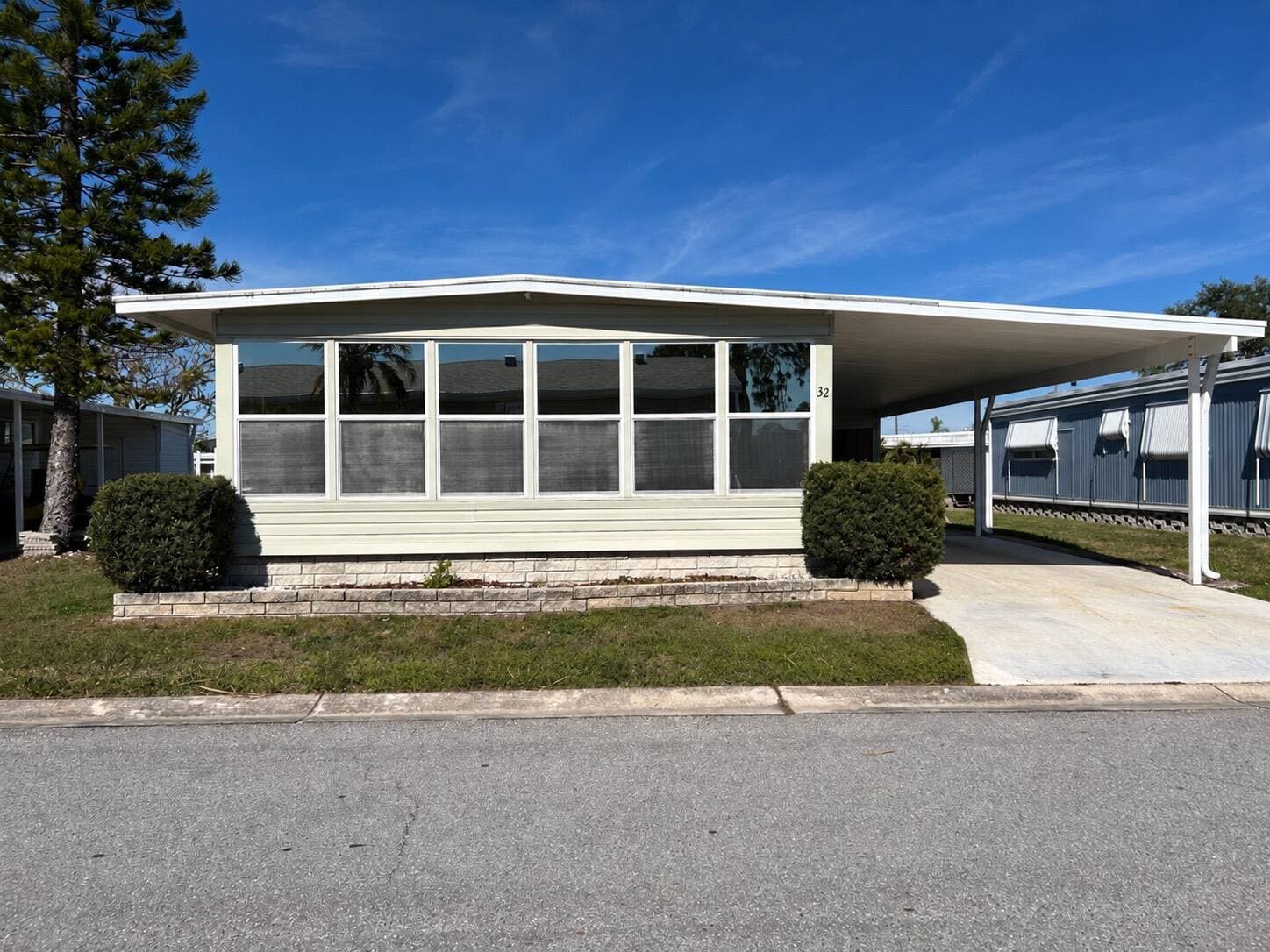 Manufactured home in Largo, FL 33771