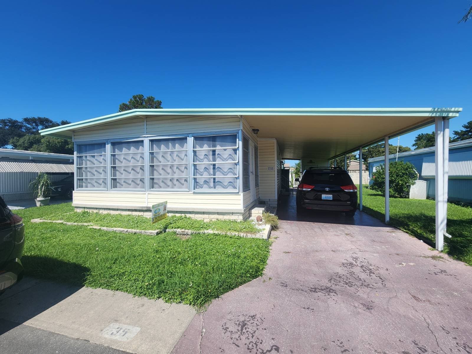 Manufactured home in Largo, FL 33778
