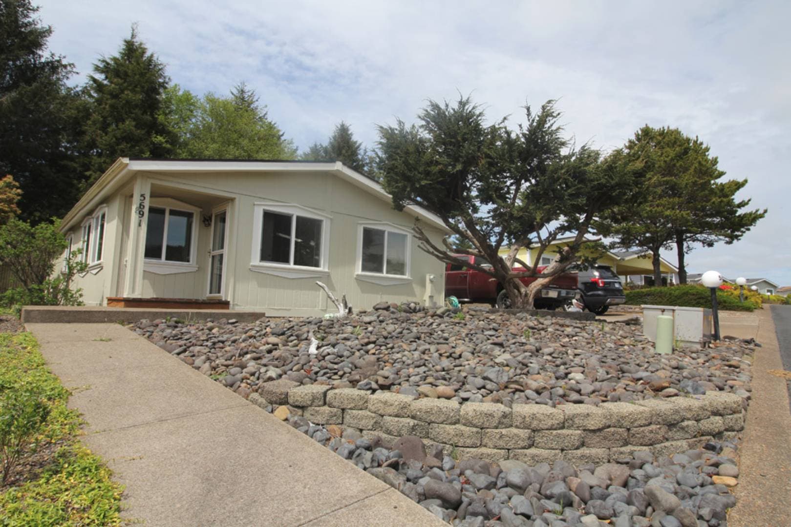 Manufactured home in Newport, OR 97365