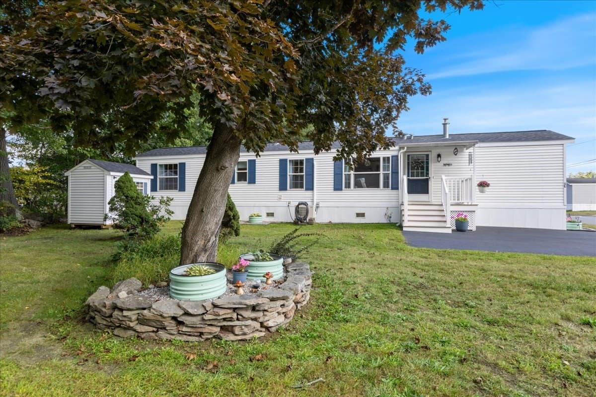 Manufactured home in Salem, NH 03079