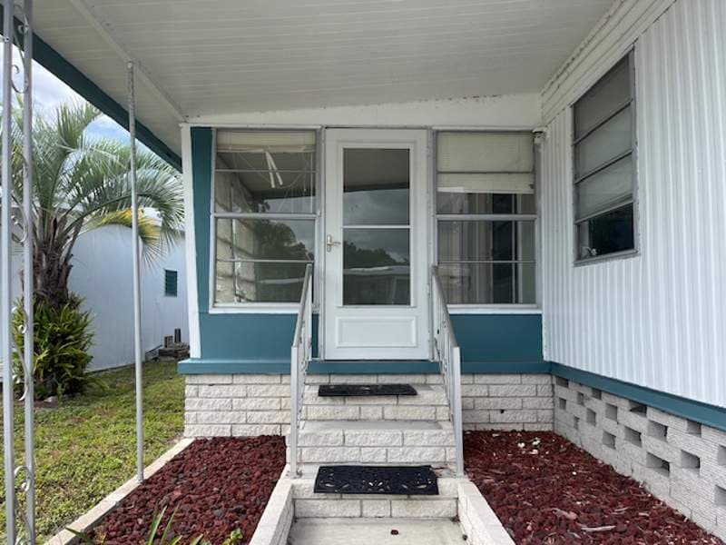 Manufactured home in Clearwater, FL 33764