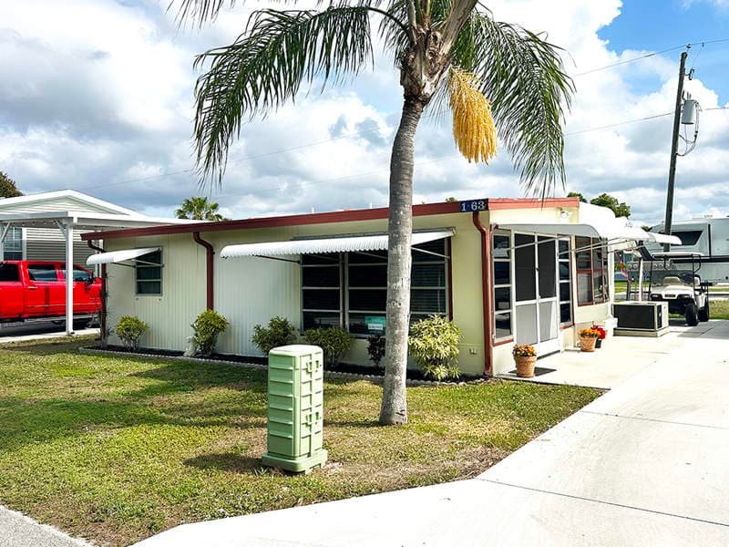 Manufactured home in Bonita Springs, FL 34135