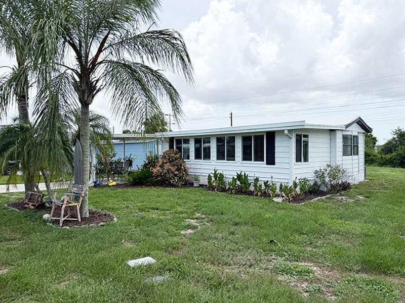Manufactured home in Bonita Springs, FL 34135