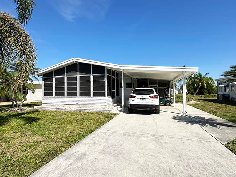 Manufactured home in Bonita Springs, FL 34135