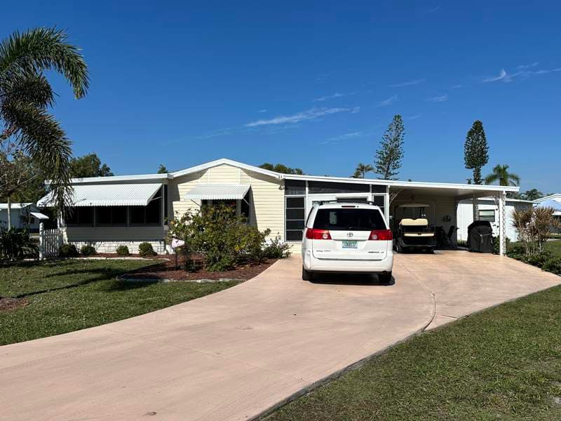 Manufactured home in Bonita Springs, FL 34135