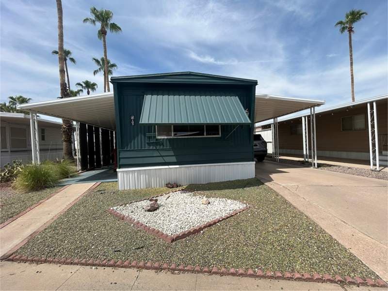 Manufactured home in Mesa, AZ 85204