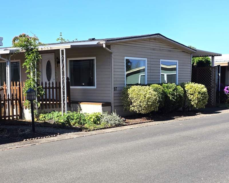 Manufactured home in Eugene, OR 97402
