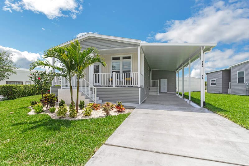 Manufactured home in Boynton Beach, FL 33436