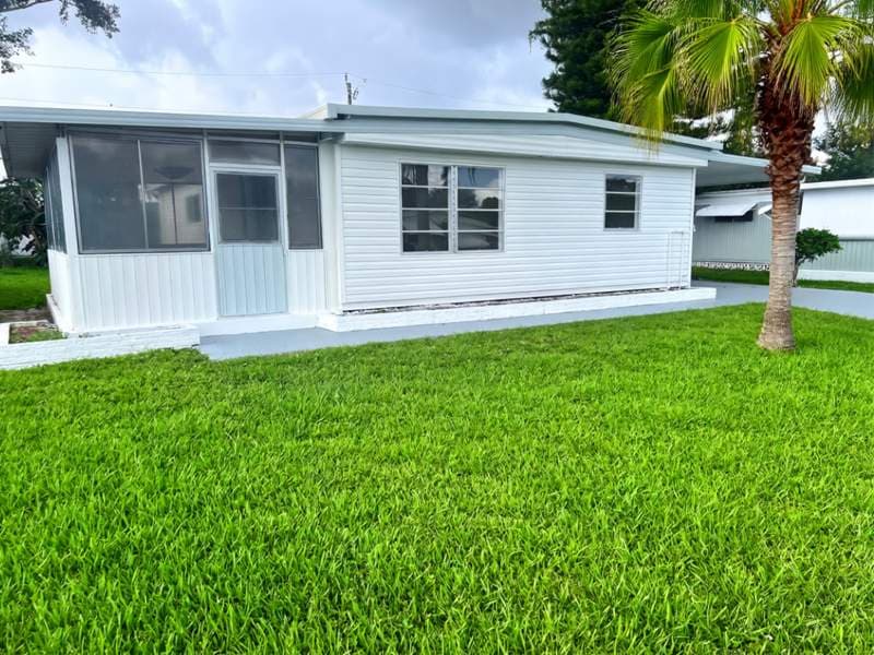 Manufactured home in Boynton Beach, FL 33436