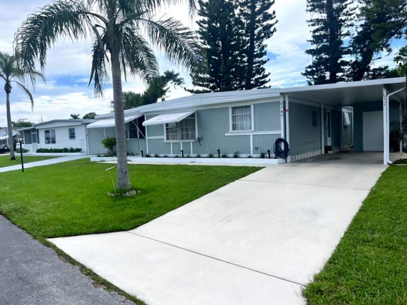 Manufactured home in Boynton Beach, FL 33436