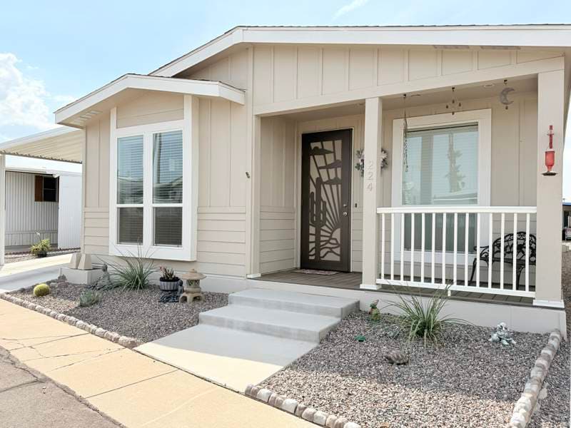Manufactured home in Mesa, AZ 85204